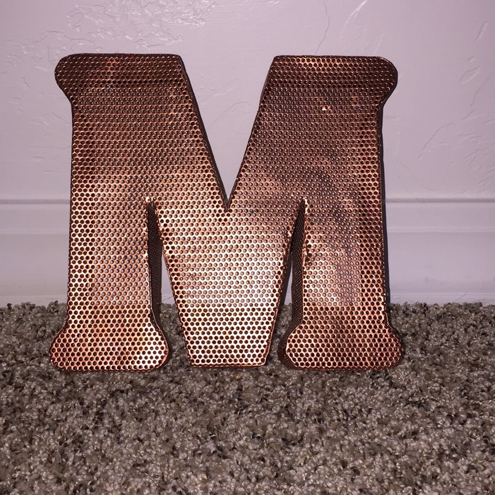 Aesthetic initial sign
